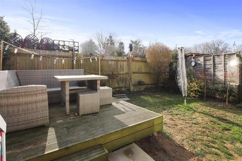 1 Abbey Path, Hailsham, BN27 1JQ