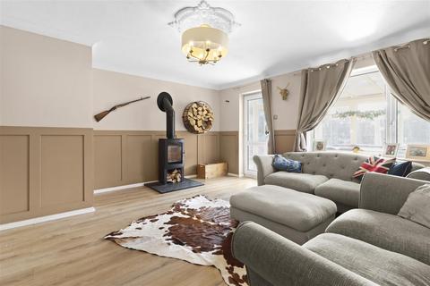 1 Abbey Path, Hailsham, BN27 1JQ
