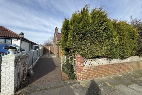 2 bedroom semi-detached bungalow for sale, Mansfield Avenue M34 3NS, Denton