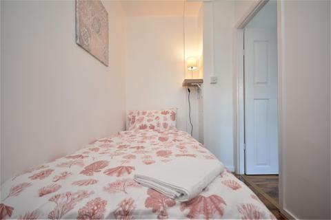 2 bedroom flat to rent, Overbury Street, London E5