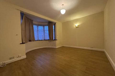 3 bedroom semi-detached house to rent, Christchurch Avenue, Harrow