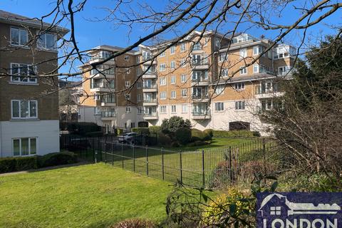 3 bedroom apartment for sale, Strand Drive, Richmond TW9