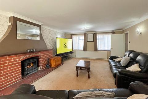 Willowside Casey Lane, Tillingham, Southminster, CM0 7TD
