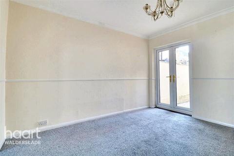 2 bedroom terraced house to rent, Sturla Road, Chatham