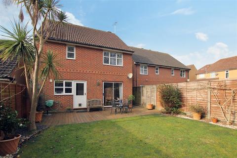 3 bedroom detached house for sale, Azalea Close, Havant PO9