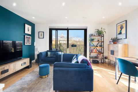 2 bedroom apartment for sale, Skippers Yard, London, E3