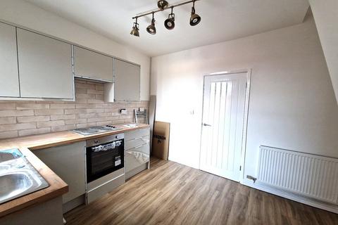 2 bedroom terraced house to rent, Wortley Road, High Green