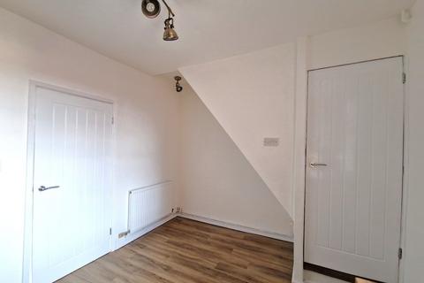 2 bedroom terraced house to rent, Wortley Road, High Green