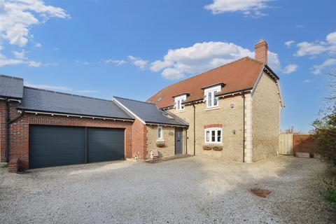 4 bedroom detached house for sale, Station Road, Stalbridge