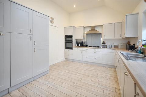 4 bedroom detached house for sale, Station Road, Stalbridge