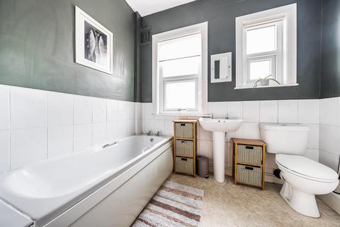 21 Roundhay View, Leeds, LS8 4DX