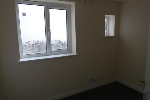 2 bedroom apartment to rent, Marine Road, Pensarn