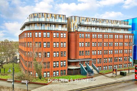 2 bedroom apartment for sale, Mercury Gardens, Romford, RM1