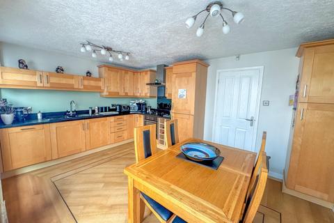 2 bedroom end of terrace house for sale, Portia Close, Whitestone