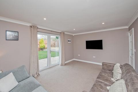 4 bedroom detached house for sale, Leeds Road, Liversedge, West Yorkshire, WF15