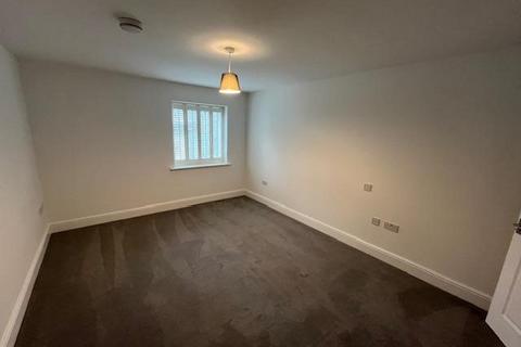 2 bedroom flat to rent, Cedar Road, SM2