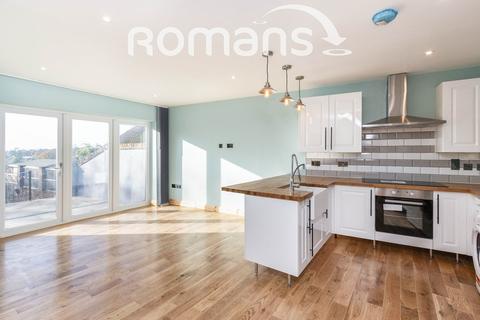 3 bedroom detached house to rent, Upper Hale Road, Farnham, Surrey, GU9