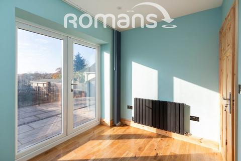 3 bedroom detached house to rent, Upper Hale Road, Farnham, Surrey, GU9