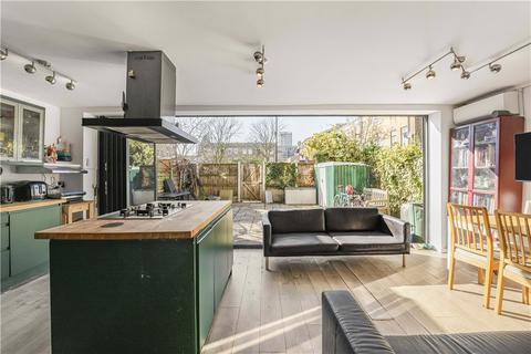 423 Queensbridge Road, London, E8 3AS