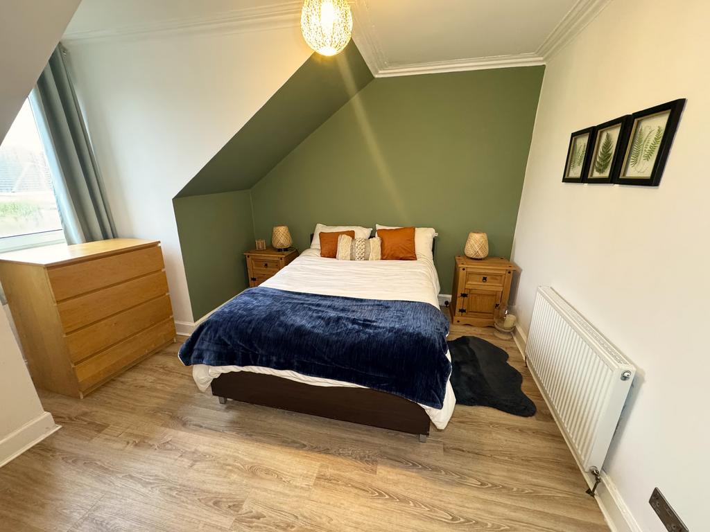 Bedroom 1 (1)