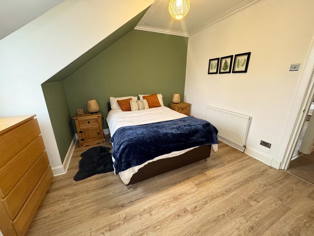 Bedroom 1 (2)