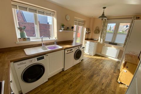 3 bedroom semi-detached house for sale, Sword Drive, Hinckley LE10