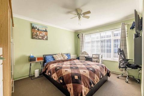 2 bedroom apartment for sale, Arborfield Close, Slough SL1