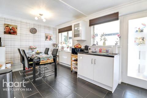 4 bedroom semi-detached house for sale, Exeter Close, Southend-on-Sea