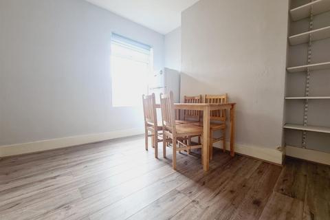 1 bedroom flat to rent, Winchester Road, London