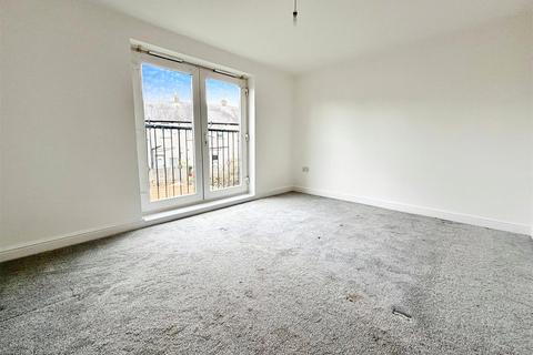 24 Cameron Grove, Eccleshill, Bradford, BD2 3DG