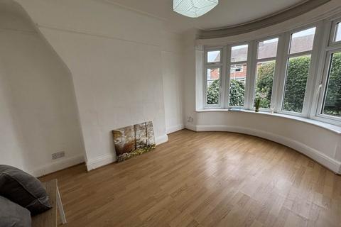 3 bedroom semi-detached house to rent, Hillcrest Road, Manchester