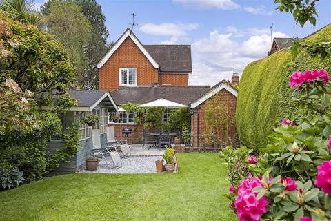 3 bedroom detached house for sale, Merrow Street, Guildford