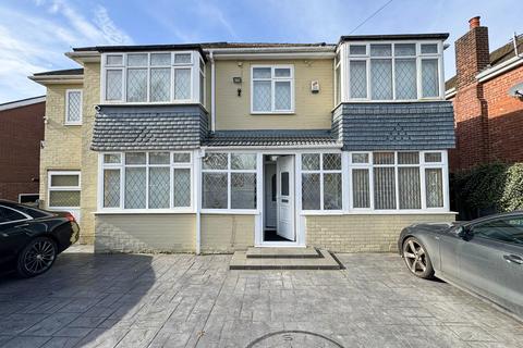 5 bedroom detached house for sale, Cemetery Road, Denton