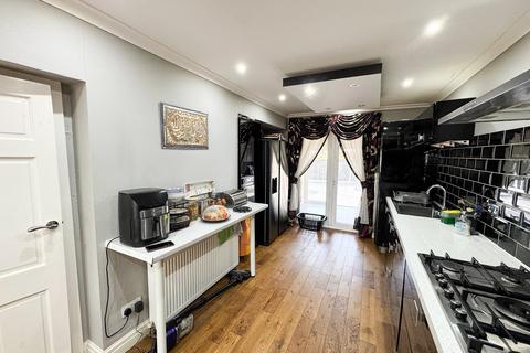 32 Cemetery Road, Denton, Manchester, M34 6ER