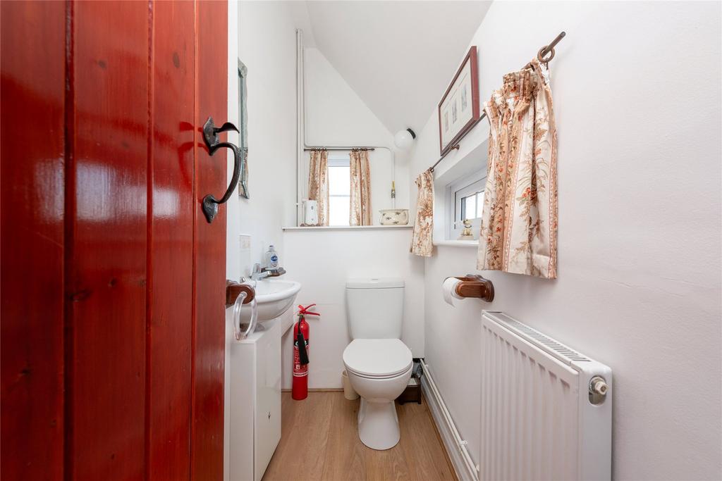 1st Flr Cloakroom