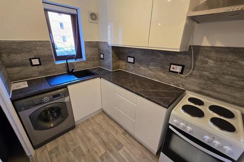 1 bedroom house to rent, Bream Close, London