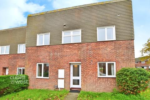 4 bedroom end of terrace house to rent, Barnfield Drive Chichester PO19