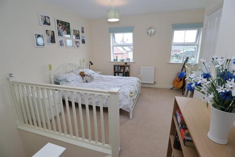 3 bedroom townhouse to rent, Cedar Road, Nuneaton