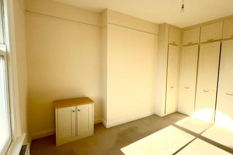 3 bedroom flat to rent, Lancaster Avenue, West Norwood, London SE27