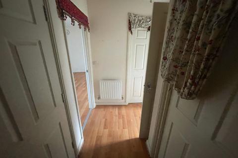 2 bedroom flat for sale, 71 Piper Way, Ilford, Essex, IG1 4FE