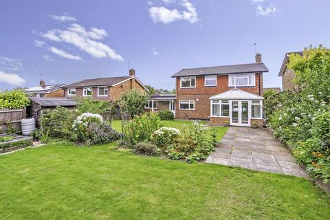 4 bedroom detached house for sale, Kingsdene, Tadworth