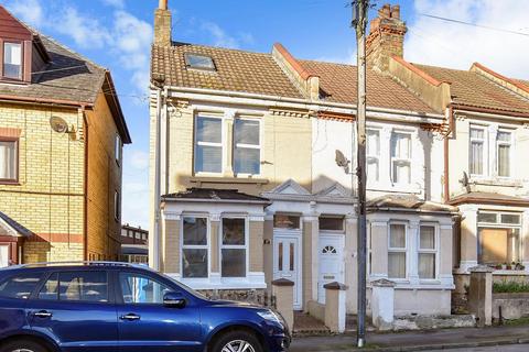 4 bedroom end of terrace house for sale, Foord Street, Rochester, Kent