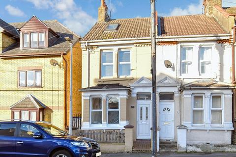 4 bedroom end of terrace house for sale, Foord Street, Rochester ME1