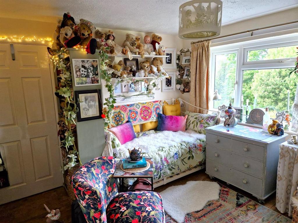Bedroom 2 Westway.jpg