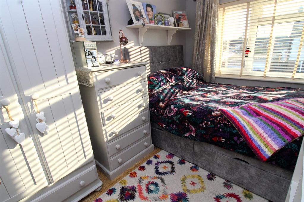 Bedroom 2.JPG