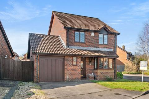 4 bedroom detached house for sale, Paxton Close, Hatch Warren