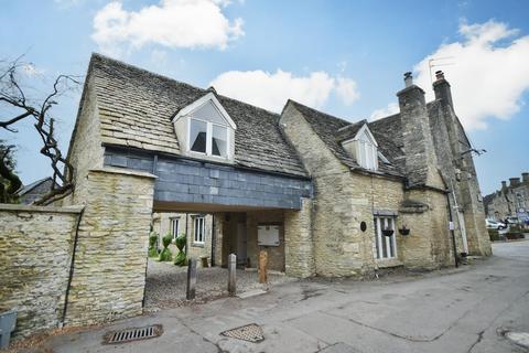 2 bedroom cottage to rent, White Hart Court, Fairford