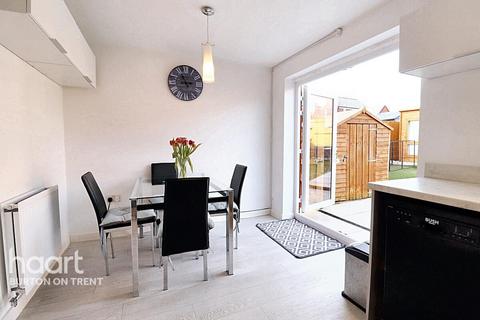 3 bedroom semi-detached house for sale, Beveridge Road, Burton-On-Trent