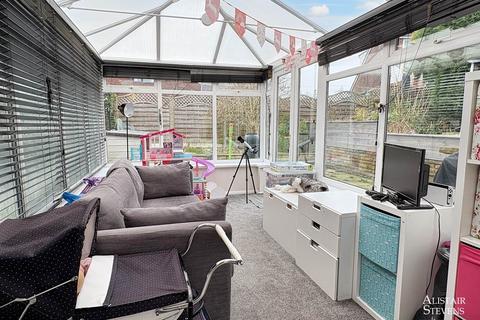 40 Cemetery Road, Royton, Oldham, OL2 5SW