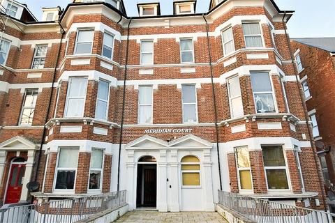 2 bedroom flat for sale, Jevington Gardens, Eastbourne BN21